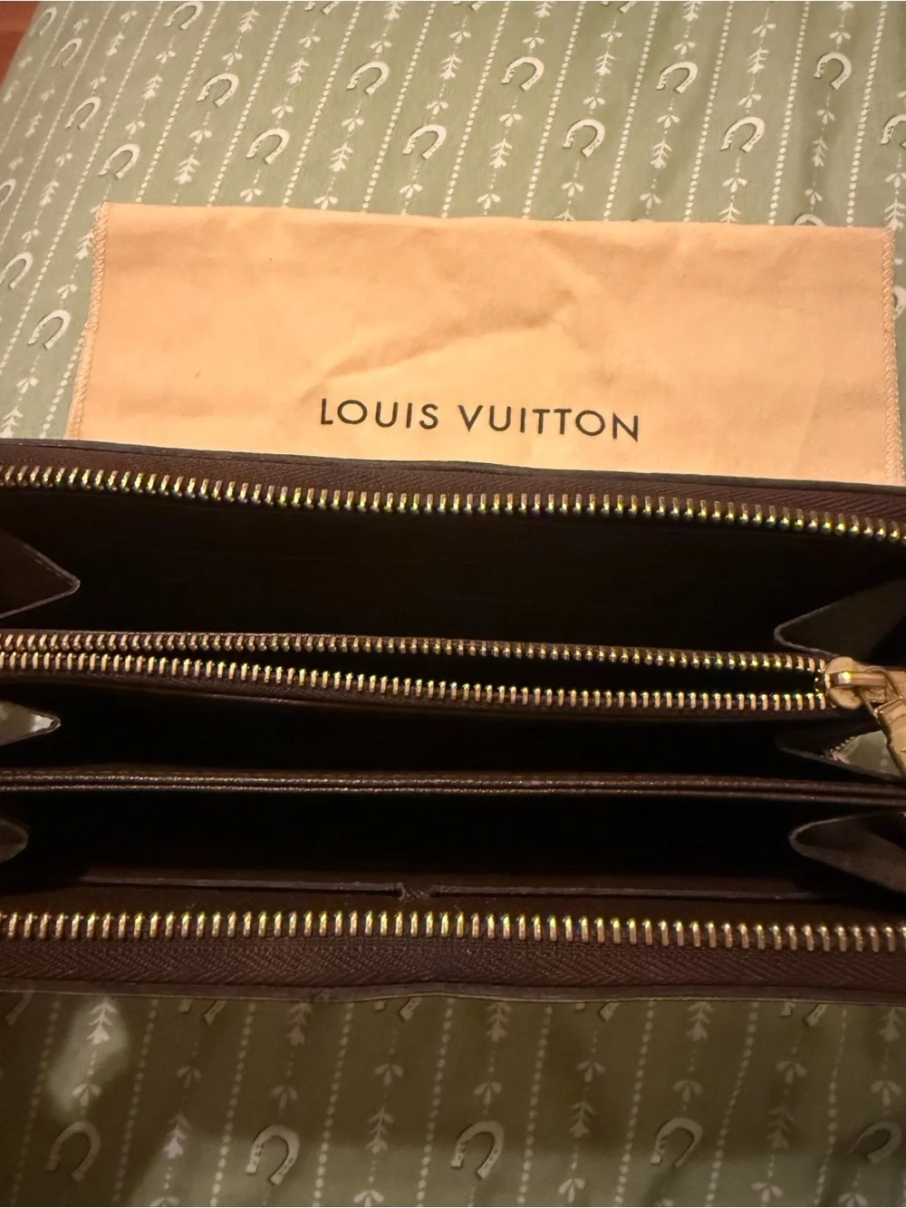 Authentic LV Damier Zippy Wallet